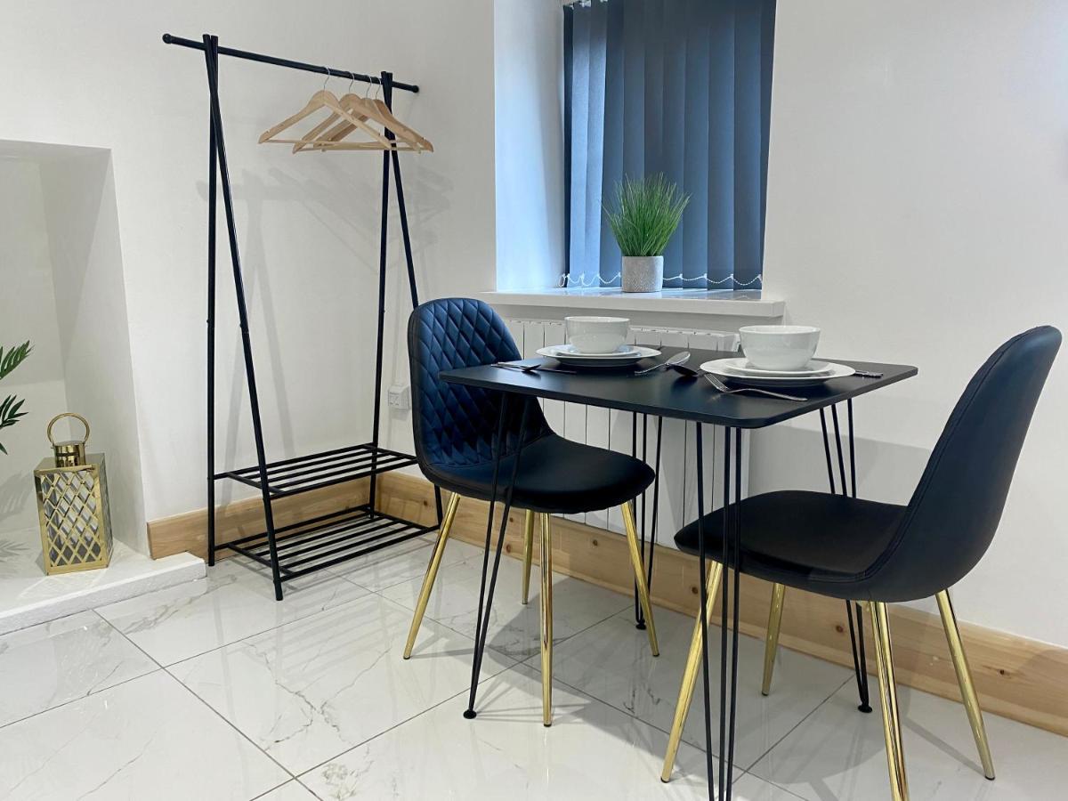 Stylish Studio Apartment In Centre Of St Clears Eksteriør bilde