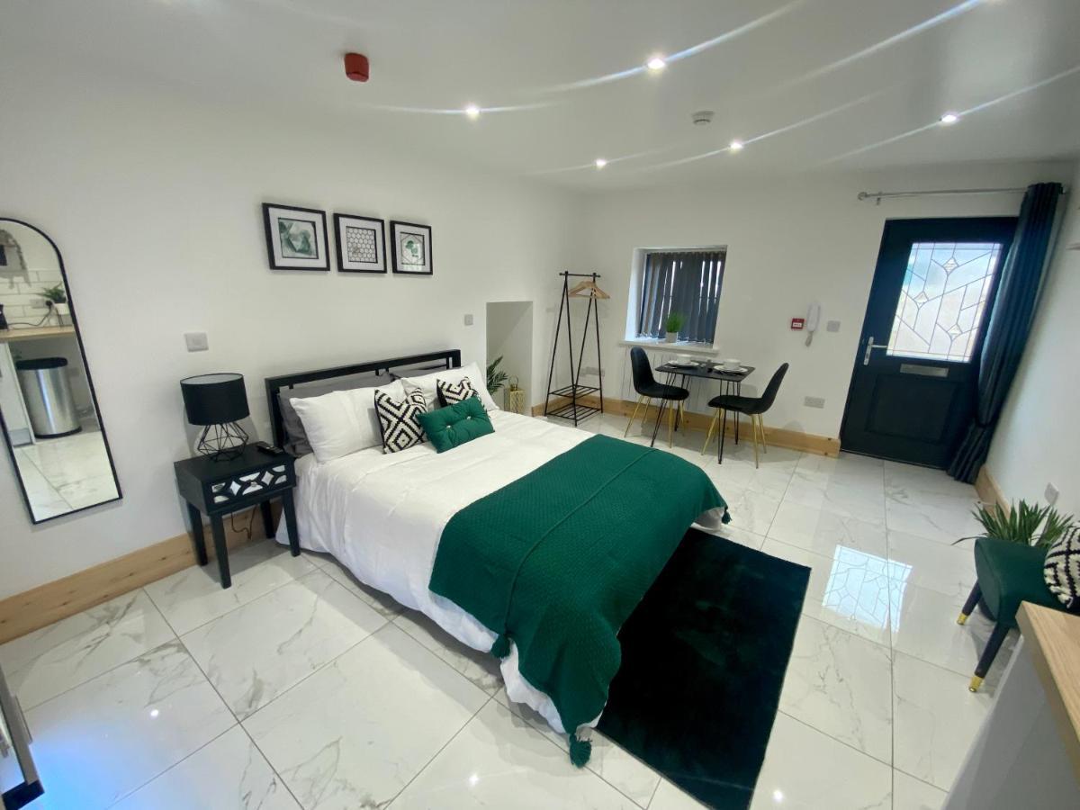 Stylish Studio Apartment In Centre Of St Clears Eksteriør bilde