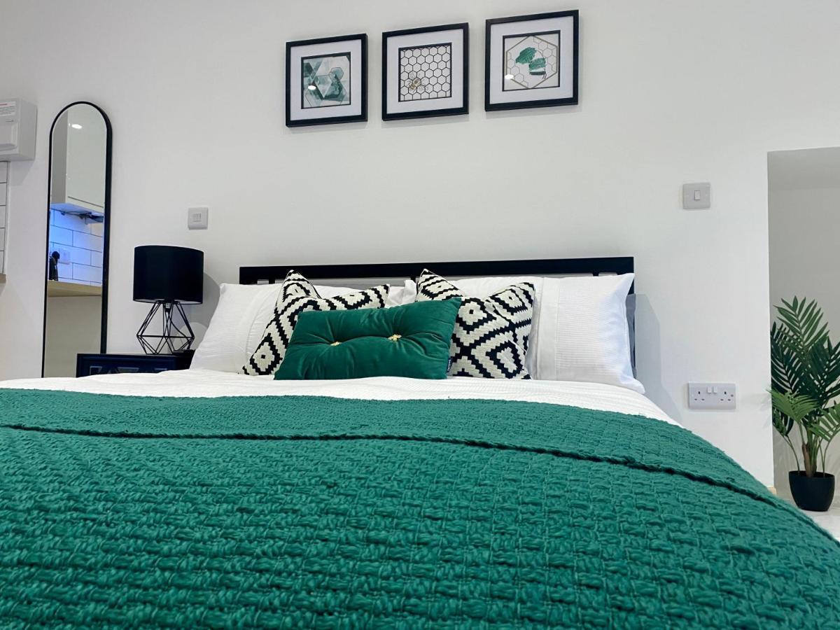 Stylish Studio Apartment In Centre Of St Clears Eksteriør bilde