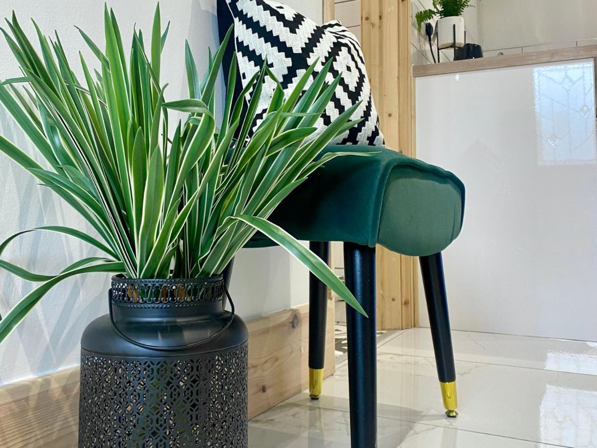 Stylish Studio Apartment In Centre Of St Clears Eksteriør bilde