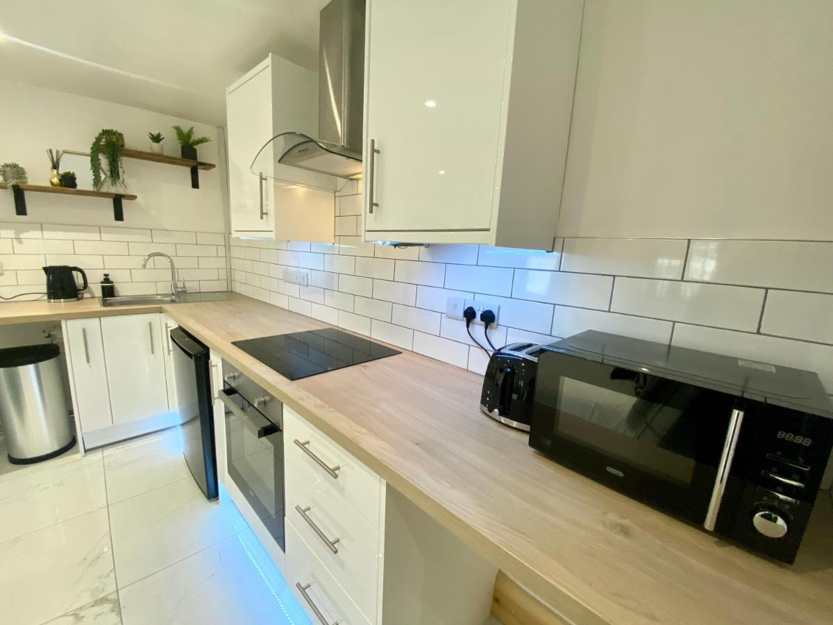 Stylish Studio Apartment In Centre Of St Clears Eksteriør bilde