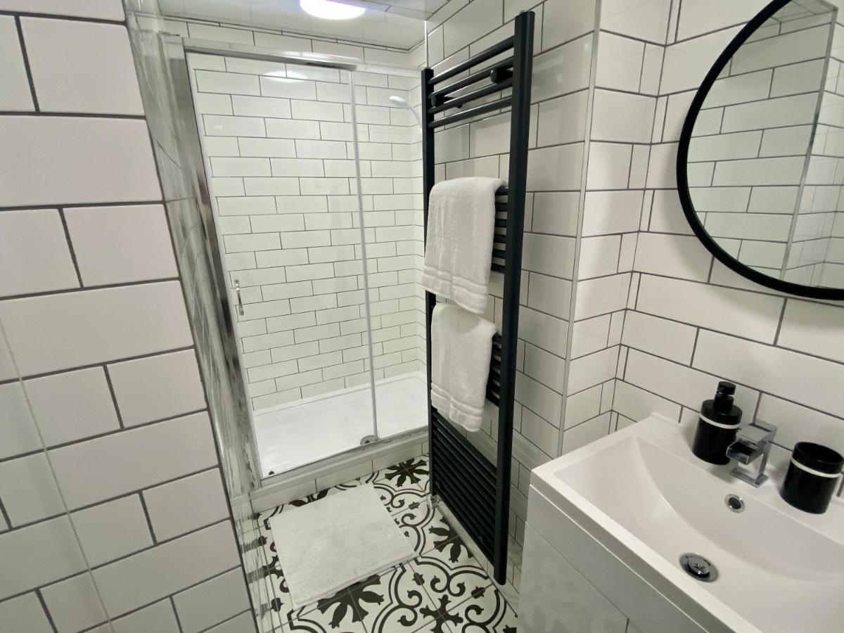 Stylish Studio Apartment In Centre Of St Clears Eksteriør bilde